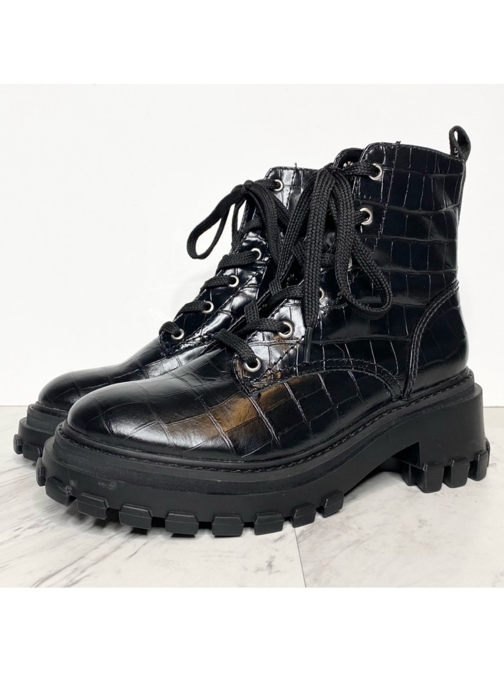 New! Schutz Chunky Lug Sole Lace Up Croc Embossed Leather Boot 6B